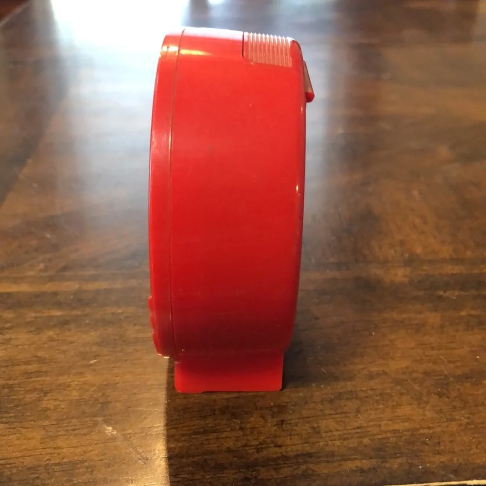 Mickey Mouse Lorus quartz clock it’s missing the battery cover and don’t work